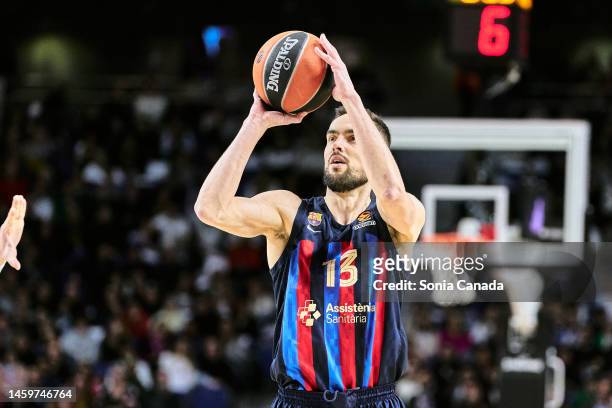 Tomas Satoransky of FC Barcelona shoots during the 2022/2023 Turkish Airlines EuroLeague match between Real Madrid and FC Barcelona at Wizink Center...