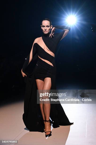 Amber Valletta walks the runway during the Thierry Mugler Haute Couture Spring Summer 2023 show as part of Paris Fashion Week on January 26, 2023 in...