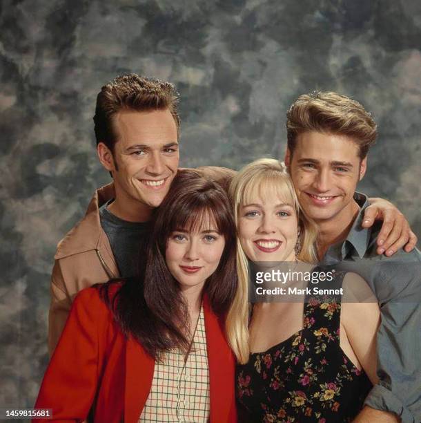 Actors Luke Perry, Shannen Doherty, Jennie Garth, and Jason Priestley pose for a portrait on the set of Beverly Hills Beverly Hills, Beverly Hills,...