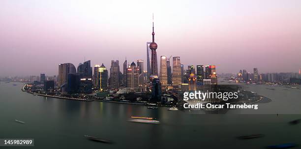 pudong skyline - tarneberg oscar stock pictures, royalty-free photos & images