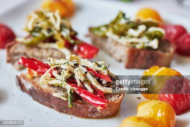 delicious open faced sandwich - em tiras imagens e fotografias de stock