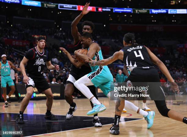 Malaki Branham of the San Antonio Spurs drives to the basket between Jason Preston, Moussa Diabate and Brandon Boston Jr. #4 of the LA Clippers...