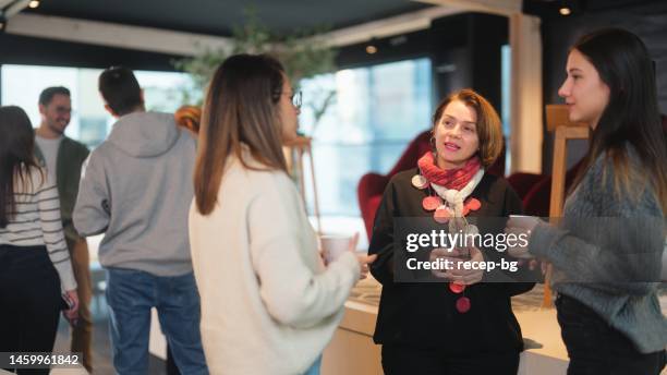 group of business people having conversation after business speech and conferance - summit meeting stockfoto's en -beelden