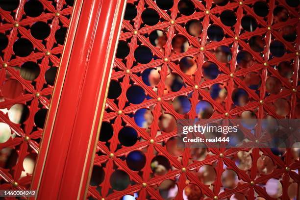 detail of door in forbidden city, beijing, china - chinese window pattern stockfoto's en -beelden