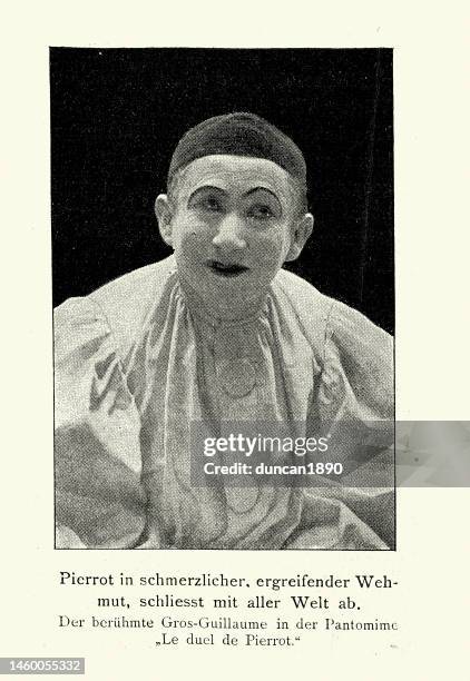 komischer schauspieler verkleidet als clown pierrot, eine figur der pantomime und commedia dell'arte, 19. jahrhundert - commedia dell arte theatre stock-grafiken, -clipart, -cartoons und -symbole