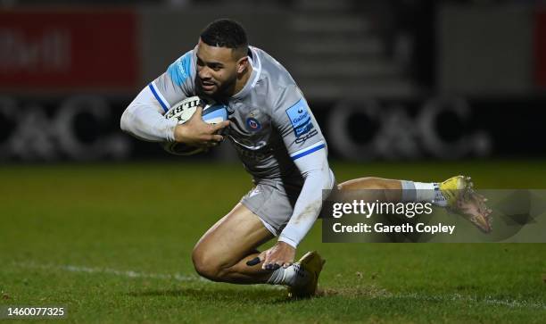 Jonathan Joseph of Bath scores a second half try during the Gallagher Premiership Rugby match between Sale Sharks and Bath Rugby at AJ Bell Stadium...