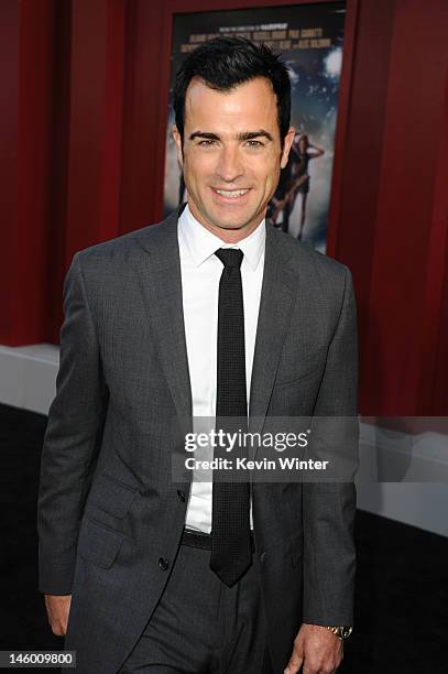 Writer Justin Theroux arrives at the premiere of Warner Bros. Pictures' "Rock of Ages" at Grauman's Chinese Theatre on June 8, 2012 in Hollywood,...