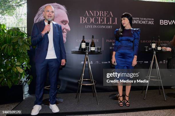 Jose Luis Alba and Susana Zabaleta speak during a wine tasting event at Dante Brasa y Fuego on January 27, 2023 in Mexico City, Mexico.