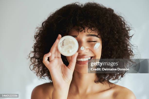 cream, lotion and face of black woman with beauty product, skincare cosmetics and advertising isolated on white wall. beautiful skin care person with container, moisturizer and skin care mockup - hydraterende creme stockfoto's en -beelden