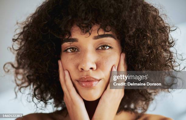 rostro, retrato y belleza con una mujer negra modelo en estudio para cosméticos o tratamientos para el cuidado de la piel. facial, piel y bienestar con una atractiva joven hembra tocando sus mejillas después de un cuidado natural - beauty treatment fotografías e imágenes de stock