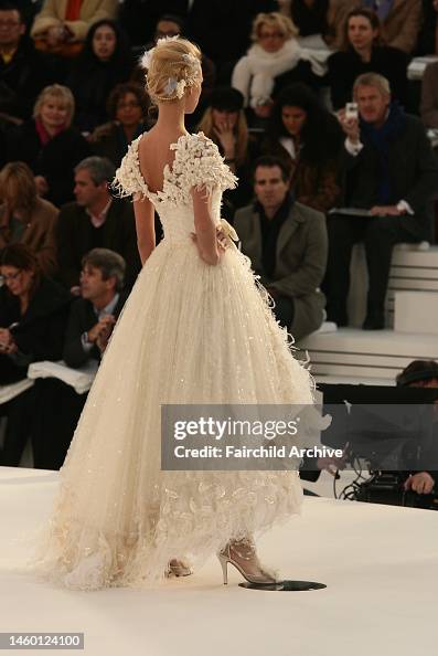 Chanel Spring Collection 2006 Chanel's spring-summer 2006 haute couture runway show at the Grand ...