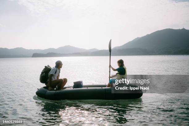 father and child sea kayaking - bote neumático fotografías e imágenes de stock