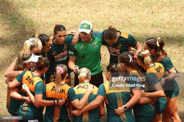 Australia 7s women's coach Tim Walsh speaks to players ahead of the 2023 Sydney Sevens match between Australia and Ireland at Allianz Stadium on...