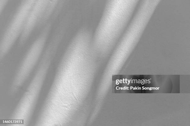 window shadow drop on white color old grunge wall concrete texture as background. - texture brique blanche photos et images de collection