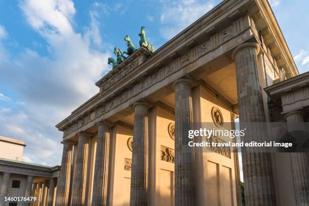 brandenburg gate - berlin architecture stock pictures, royalty-free photos & images