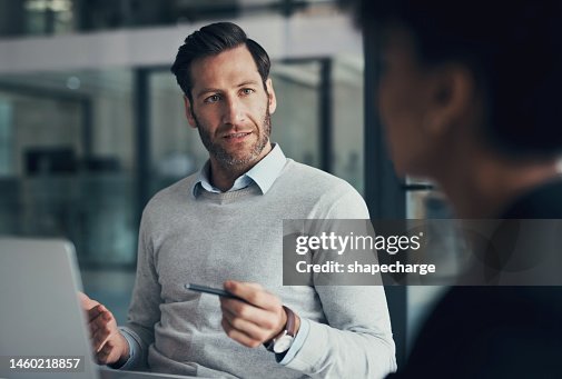 Interview, Strategie und Corporate People oder Manager in B2B-Diskussion, Vortrag und Business Management Meeting. Workflow für die Planung von Chef, Arbeitgeber oder Führungskräften, Unternehmensziel und Mitarbeiterzuhören Interview, Strategie und Corporate People oder Manager in B2B-Diskussion, Vortrag und Business Management Meeting. Workflow für die Planung von Chef, Arbeitgeber oder Führungskräften, Unternehmensziel und Mitarbeiterzuhören