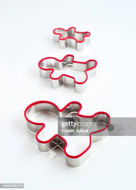 pasta cutters in the shape of a man arranged in a vertical row - moldes stock pictures, royalty-free photos & images