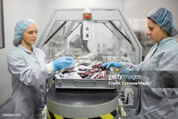 pharmaceutical industry workers in action - drug manufacturing stock pictures, royalty-free photos & images