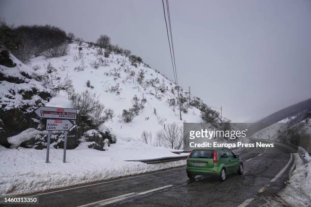 Vehicle drives up the N-625 road to the Puerto del Ponton in Leon on January 28 at the Puerto del Ponton, Leon, Castilla y Leon, Spain. The province...