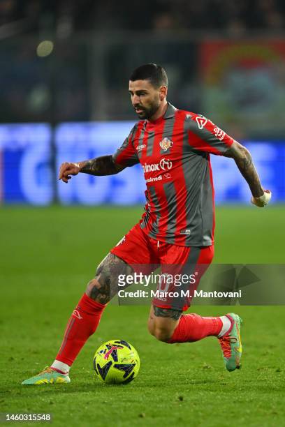 Cristian Buonaiuto of US Cremonese controls the ball during the Serie A match between US Cremonese and FC Internazionale at Stadio Giovanni Zini on...
