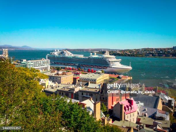 ciudad de quebec - puerto de cruceros - chateau frontenac hotel quebec fotografías e imágenes de stock
