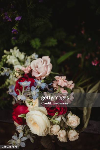 roses wedding bouquet - ranunculus wedding bouquet stock pictures, royalty-free photos & images