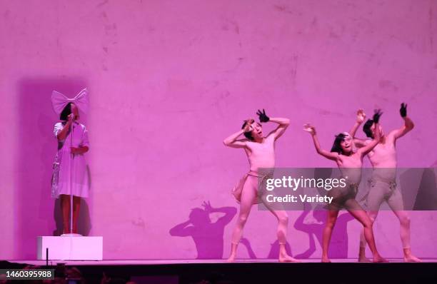 388 Maddie Ziegler Sia Photos & High Res Pictures - Getty Images