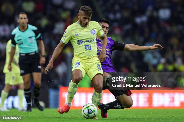Jonathan Dos Santos of America struggles for the ball against Roberto Meráz of Mazatlan FC during the 4th round match between America and Mazatlan FC...