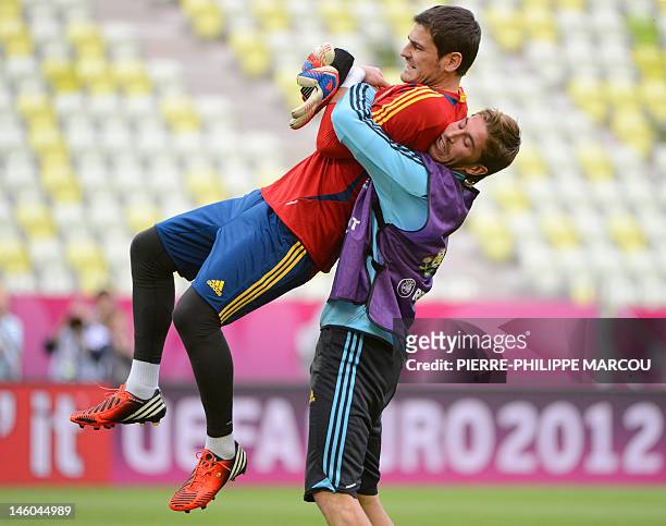 Spanish defender Sergio Ramos jokes with Spanish goalkeeper Iker Casillas during a training session in Gdansk on June 9, 2012 during the Euro 2012...