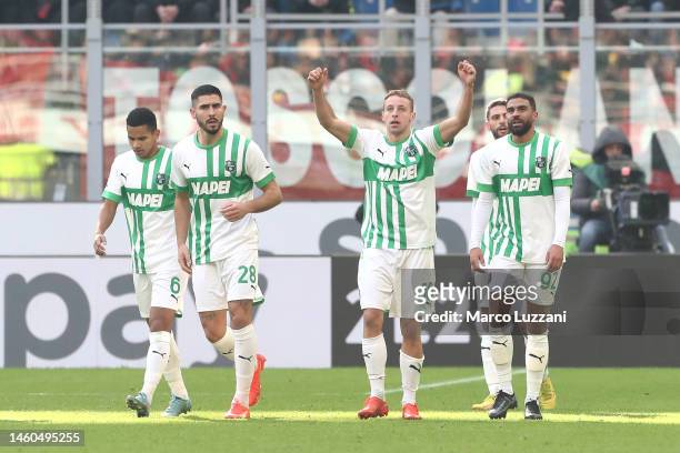 Davide Frattesi of US Sassuolo celebrates with teammates after scoring the team's second goal during the Serie A match between AC MIlan and US...