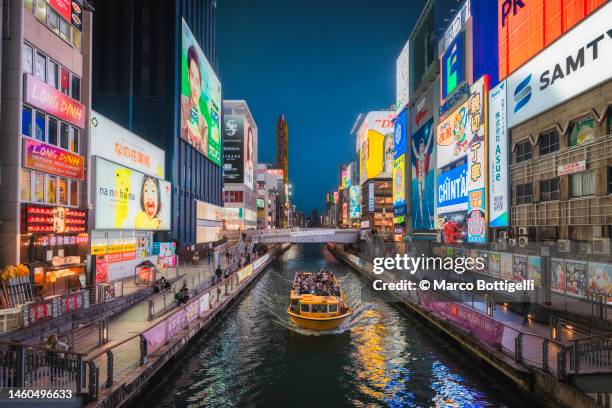 dotonbori district night, osaka, japan - stadt osaka stock-fotos und bilder