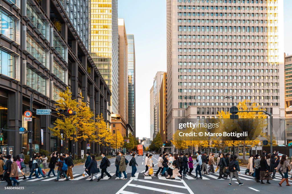 Commuters walking in Station square in Tokyo Station, Jaan