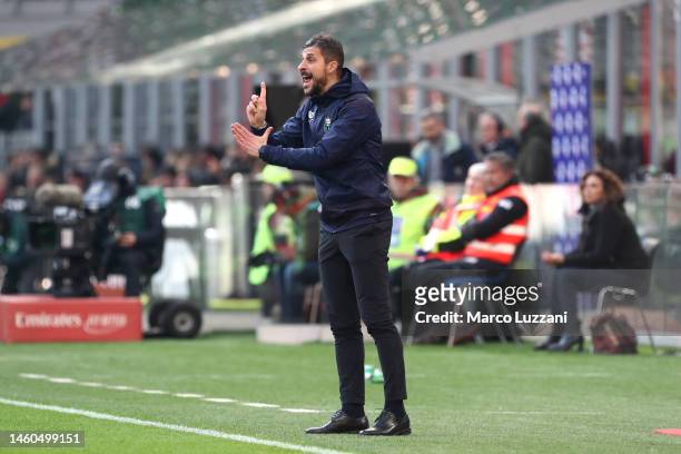 Alessio Dionisi, Head Coach of US Sassuolo, gives the team instructions during the Serie A match between AC MIlan and US Sassuolo at Stadio Giuseppe...