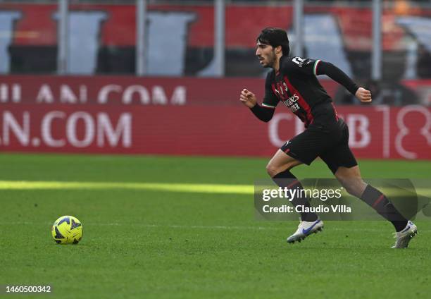 Sandro Tonali of AC Milan in action during the Serie A match between AC MIlan and US Sassuolo at Stadio Giuseppe Meazza on January 29, 2023 in Milan,...