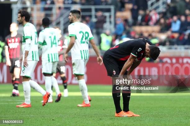 Olivier Giroud of AC Milan looks dejected following the team's defeat during the Serie A match between AC MIlan and US Sassuolo at Stadio Giuseppe...