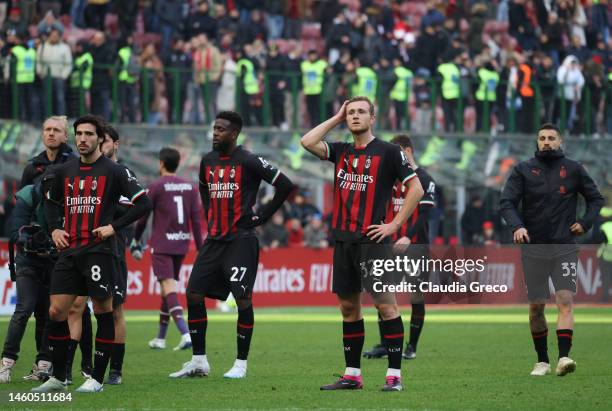 Milan players react after losing the Serie A match between AC MIlan and US Sassuolo at Stadio Giuseppe Meazza on January 29, 2023 in Milan, Italy.