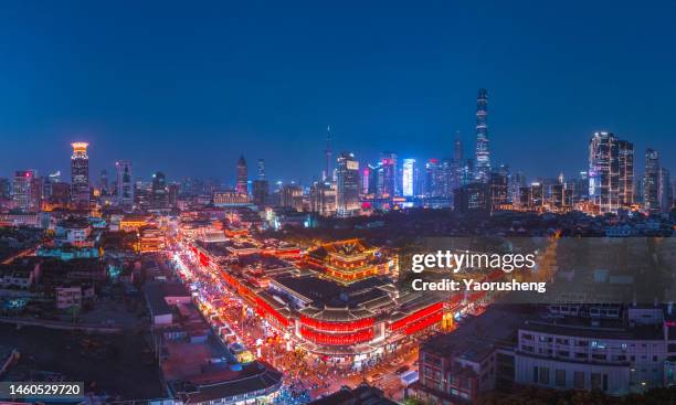 shanghai yu yuan garden at twilight duiring chinese lunar new year celebration holiday - yu yuan gardens stock pictures, royalty-free photos & images