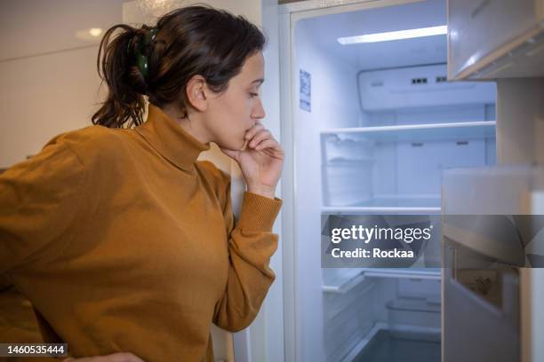 leeren kühlschrank - kühlschrank leer stock-fotos und bilder