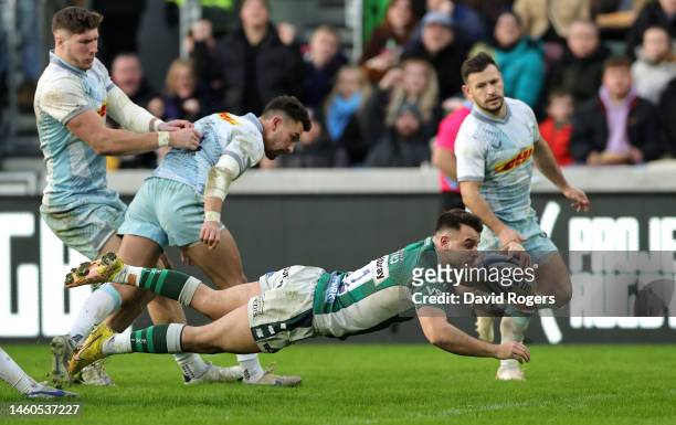 Michael Dykes of London Irish dives over for his third try during the Gallagher Premiership Rugby match between London Irish and Harlequins at Gtech...