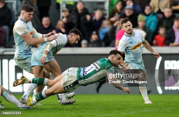 Michael Dykes of London Irish dives over for his third try during the Gallagher Premiership Rugby match between London Irish and Harlequins at Gtech...