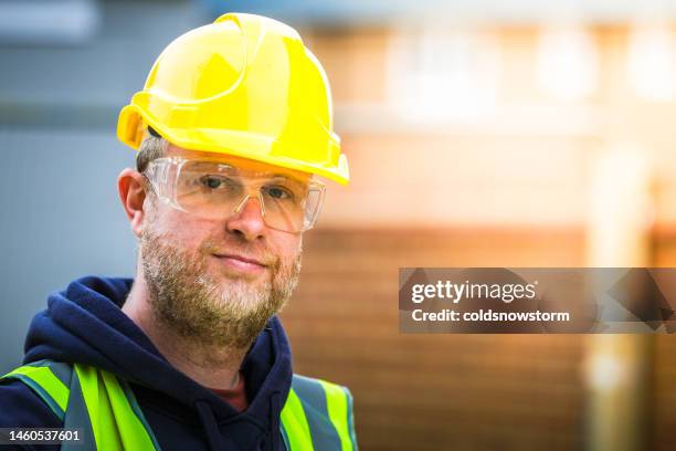 portrait of construction worker in protective workwear on building site - architect on site stock pictures, royalty-free photos & images