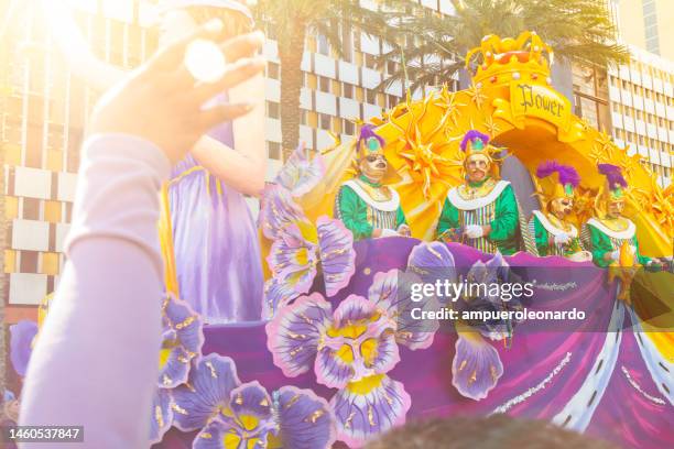 new orleans mardi gras' celebration - new orleans, louisiana, usa united states of america - mardi gras fun in new orleans stockfoto's en -beelden