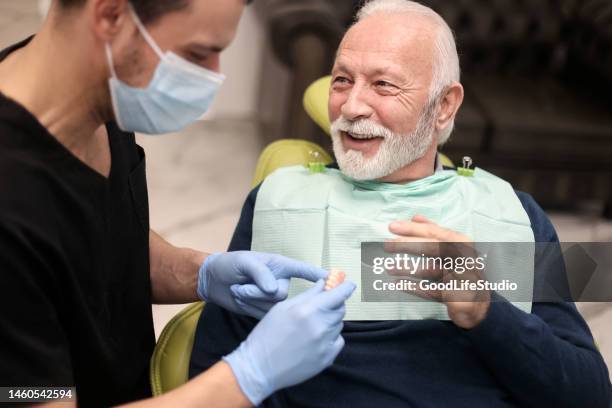 a visit to the dentist - dentures 個照片及圖片檔