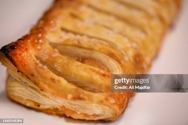 apple strudel - brick photos et images de collection