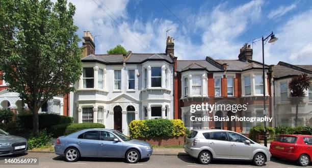 rowhouses in islington, london - englische kultur stock-fotos und bilder