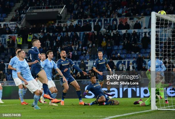 Nikola Milenkovic of ACF Fiorentina shoots on goal and hits the crossbar during the Serie A match between SS Lazio and ACF Fiorentina at Stadio...