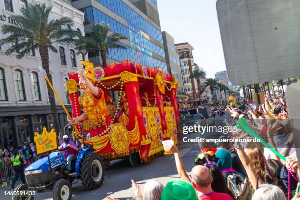 new orleans mardi gras' celebration - new orleans, louisiana, usa united states of america - mardi gras fun in new orleans stockfoto's en -beelden