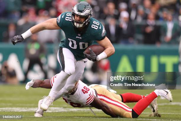 Dallas Goedert of the Philadelphia Eagles makes a catch against Oren Burks of the San Francisco 49ers during the first quarter in the NFC...