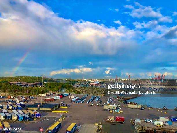 gothenburg harbour rainbow - baltische landen stockfoto's en -beelden