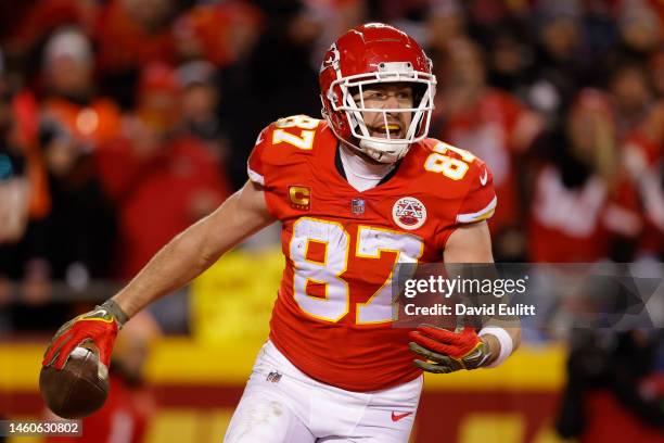 Travis Kelce of the Kansas City Chiefs celebrates after catching a pass for a touchdown against the Cincinnati Bengals during the second quarter in...